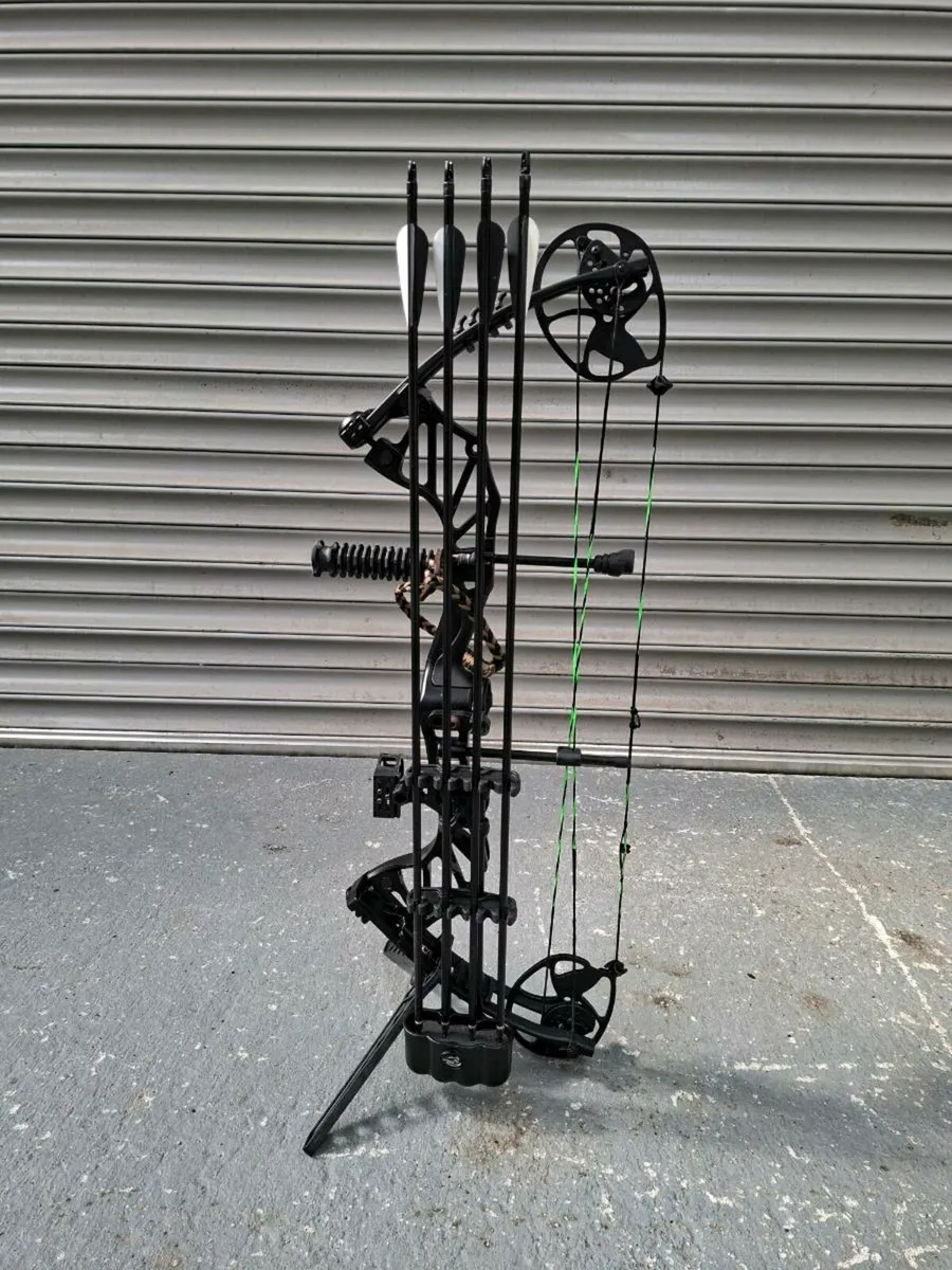 Man Kung Thorns Compound Bow - Image 2