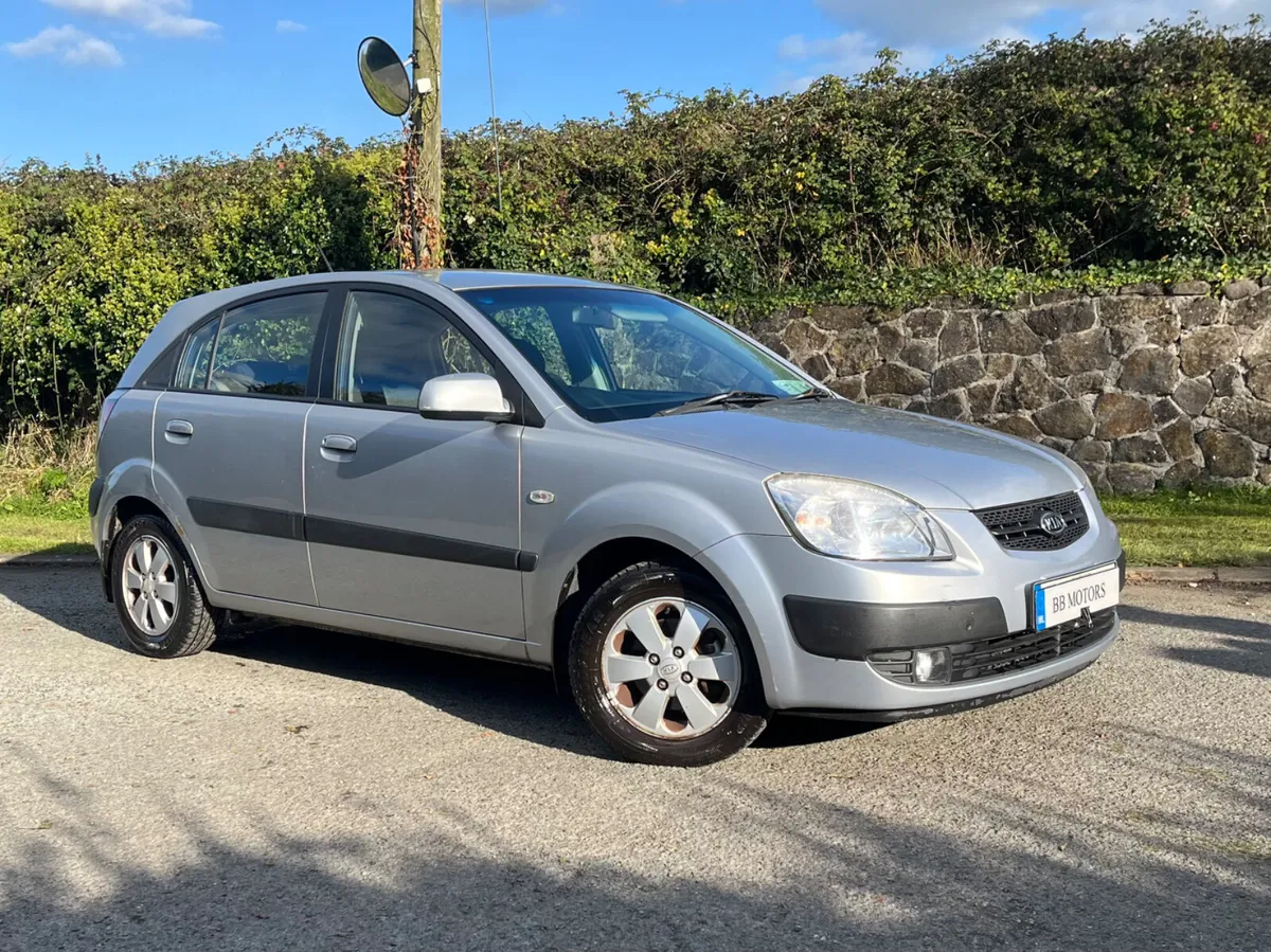 Kia Rio 1.4 petrol. Hatchback - Image 3