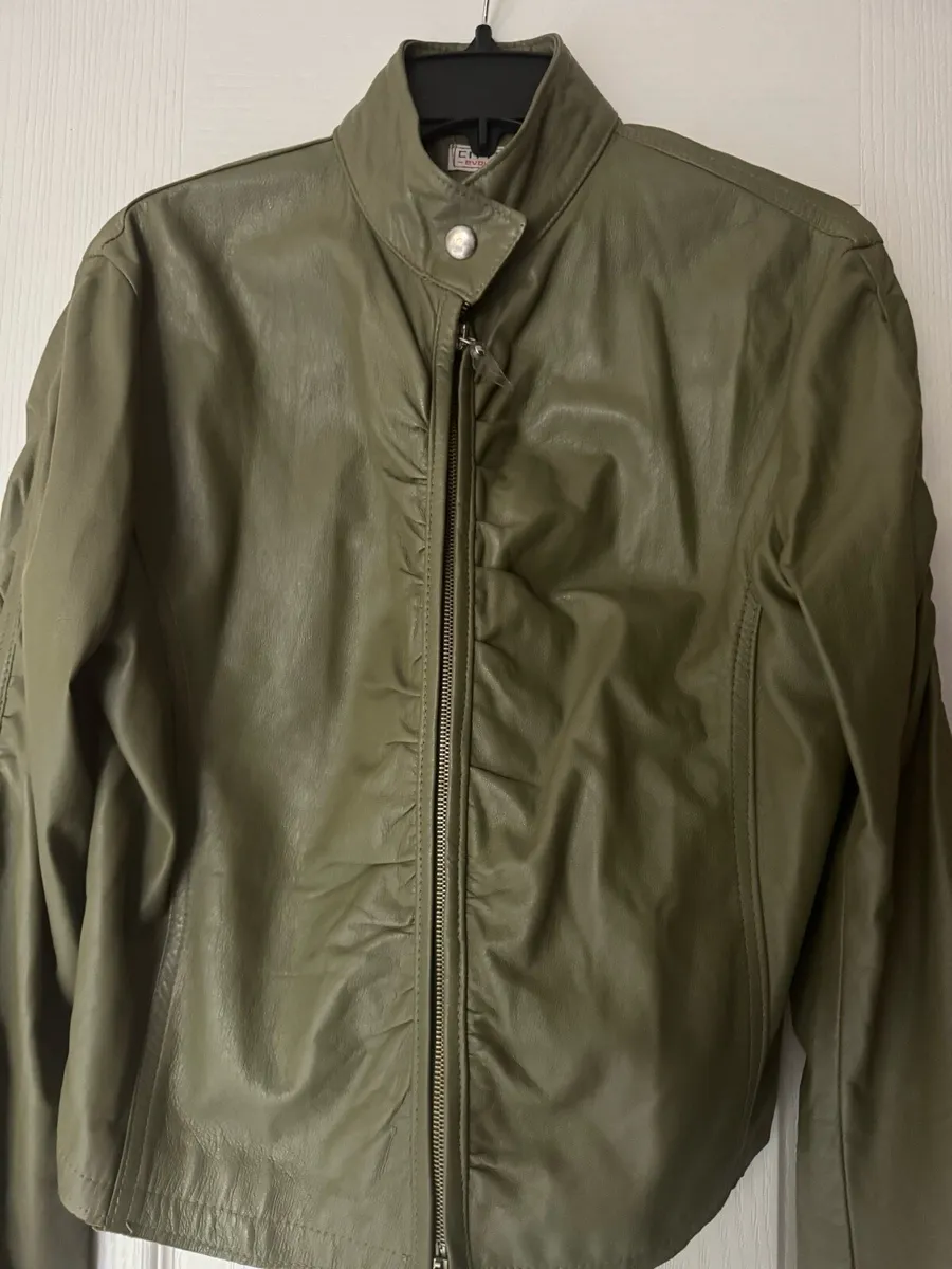 Womens Leather jacket size M-L - Image 1