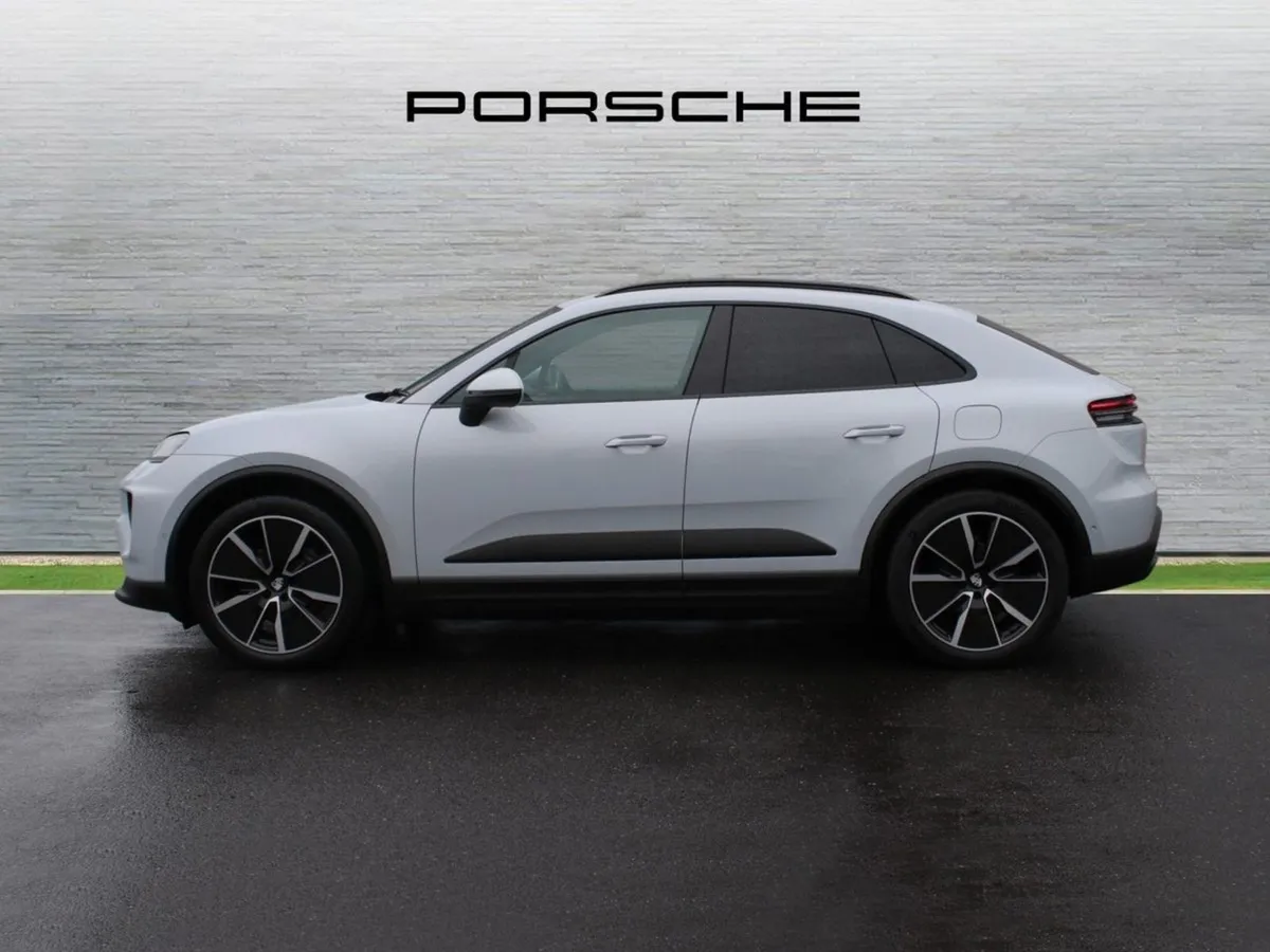 Porsche Macan 4 Electric - Image 3