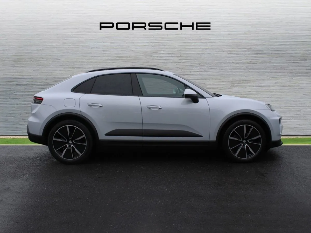 Porsche Macan 4 Electric - Image 4