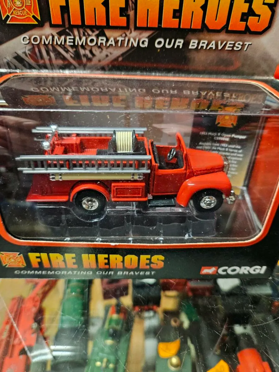 Corgi Fire Engine - Image 3