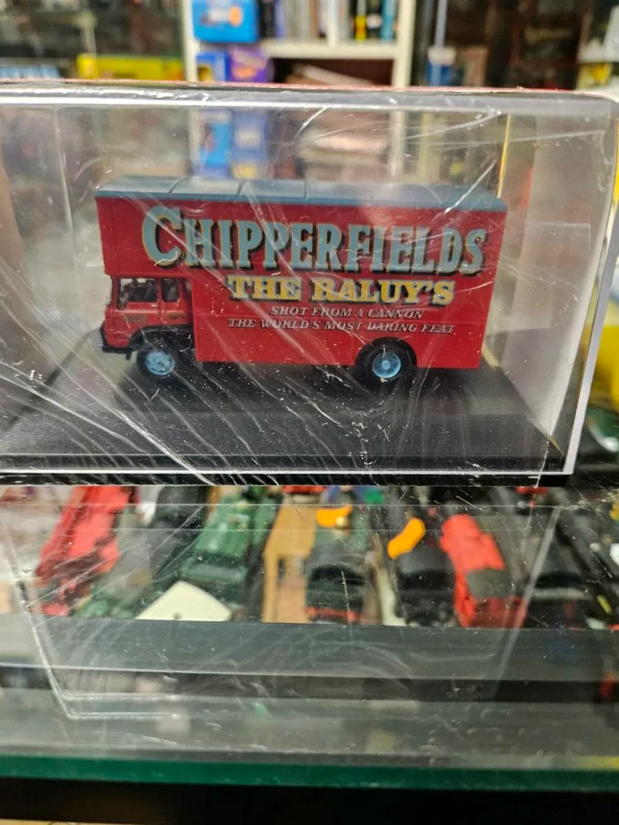 Corgi Oxford Chipperfields Circus Truck - Image 2