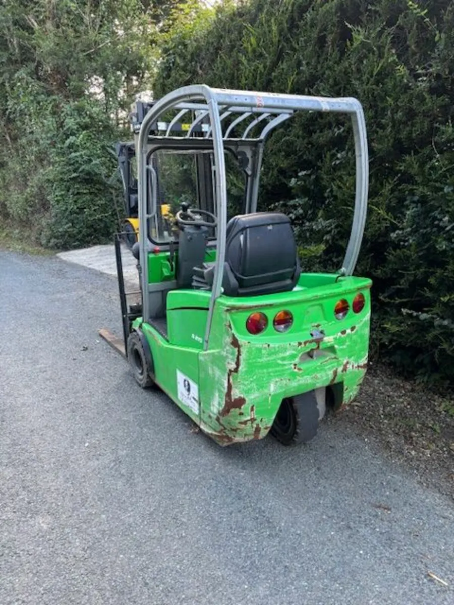Forklift - Image 3