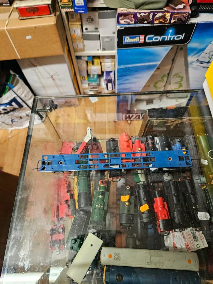 Hornby OO Gauge Container Wagon - Image 1