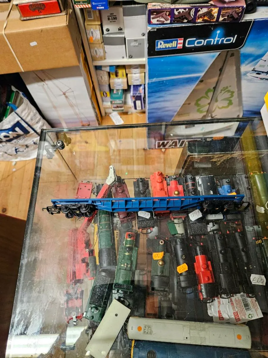 Hornby OO Gauge Container Wagon - Image 2