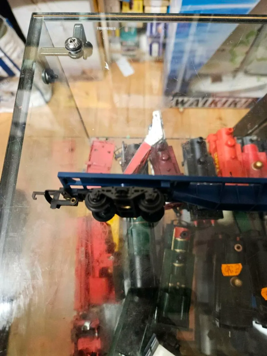Hornby OO Gauge Container Wagon - Image 3
