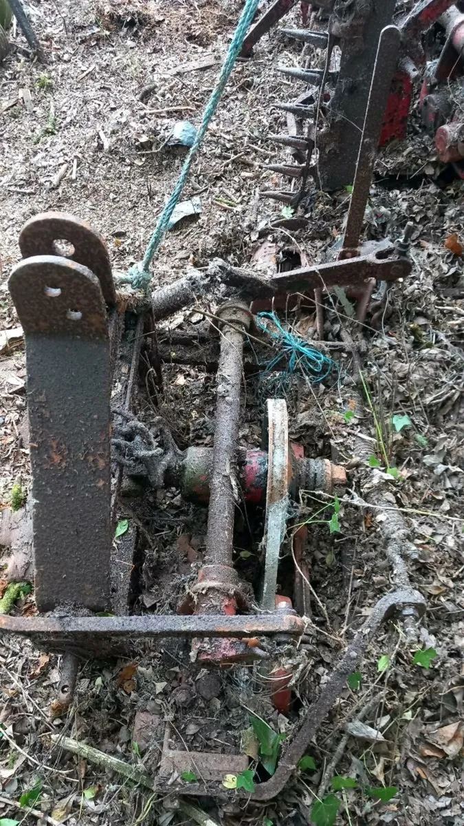 Old finger bar mowers - Image 1