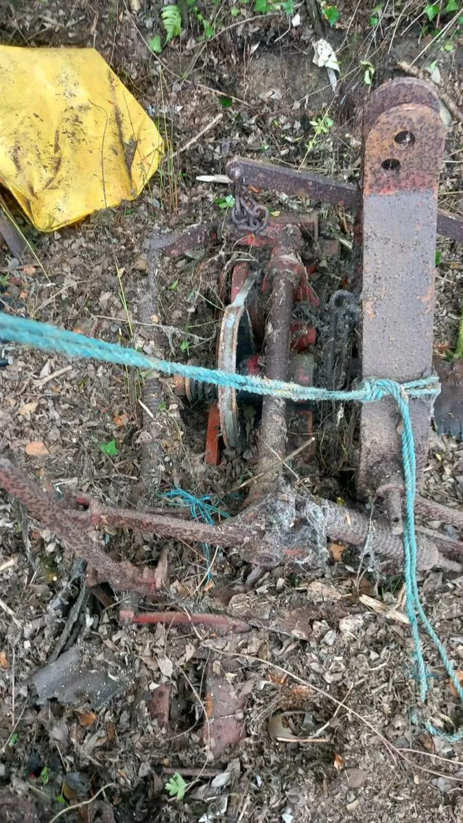 Old finger bar mowers - Image 2