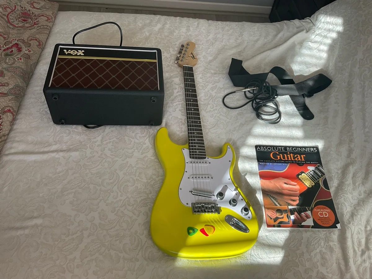 Guitar bundle - Image 1