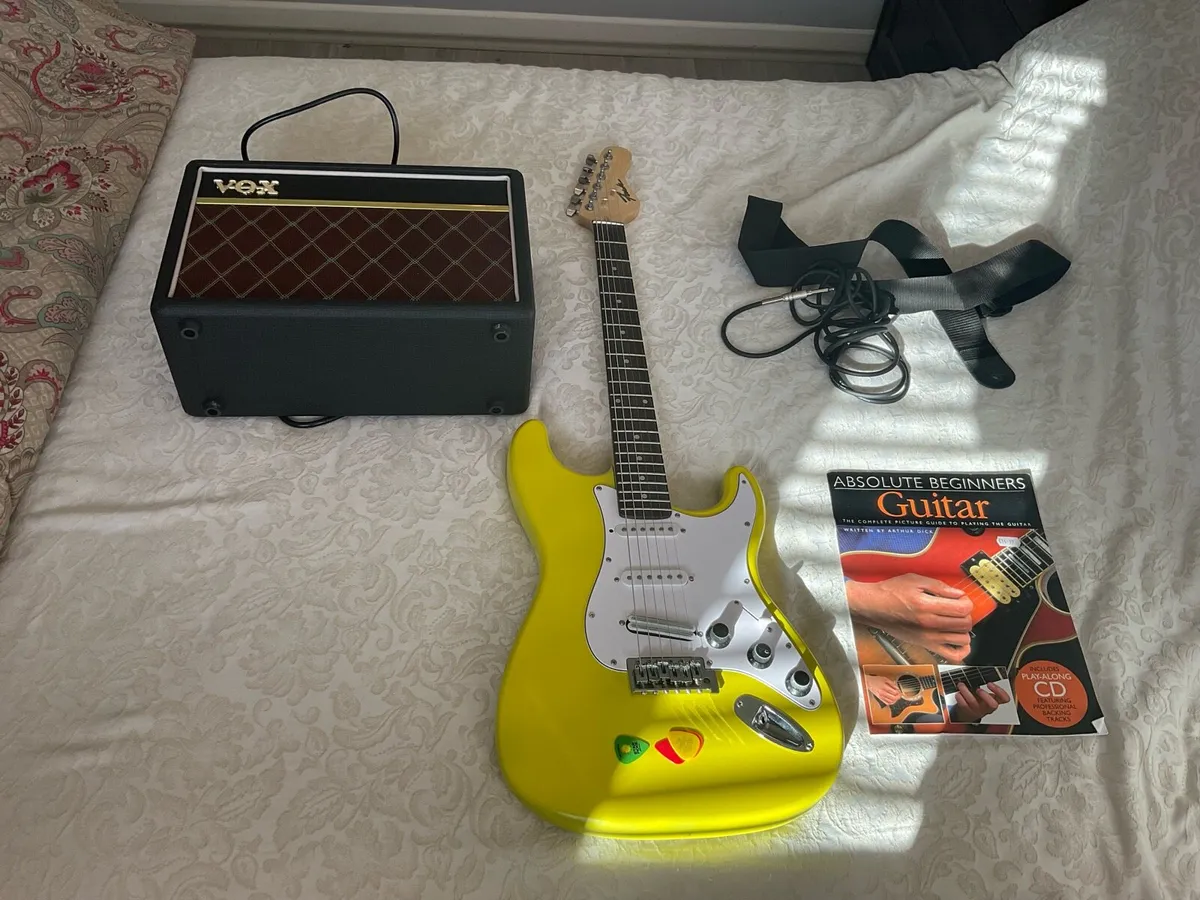 Guitar bundle - Image 2