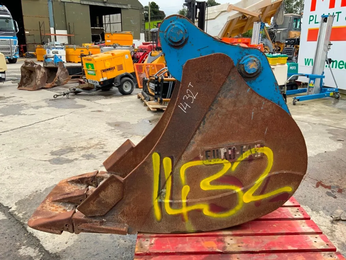 24" EUROFAB BUCKET........65mm PINS......1432. - Image 2
