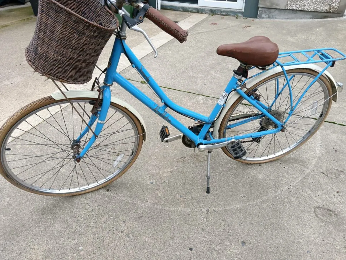 Ladies Dutch Style Bicycle - Image 2