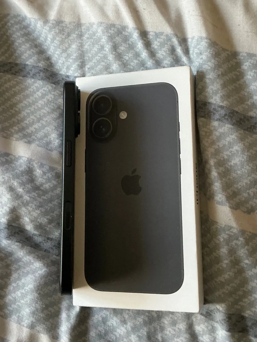 iPhone 16 - Image 3