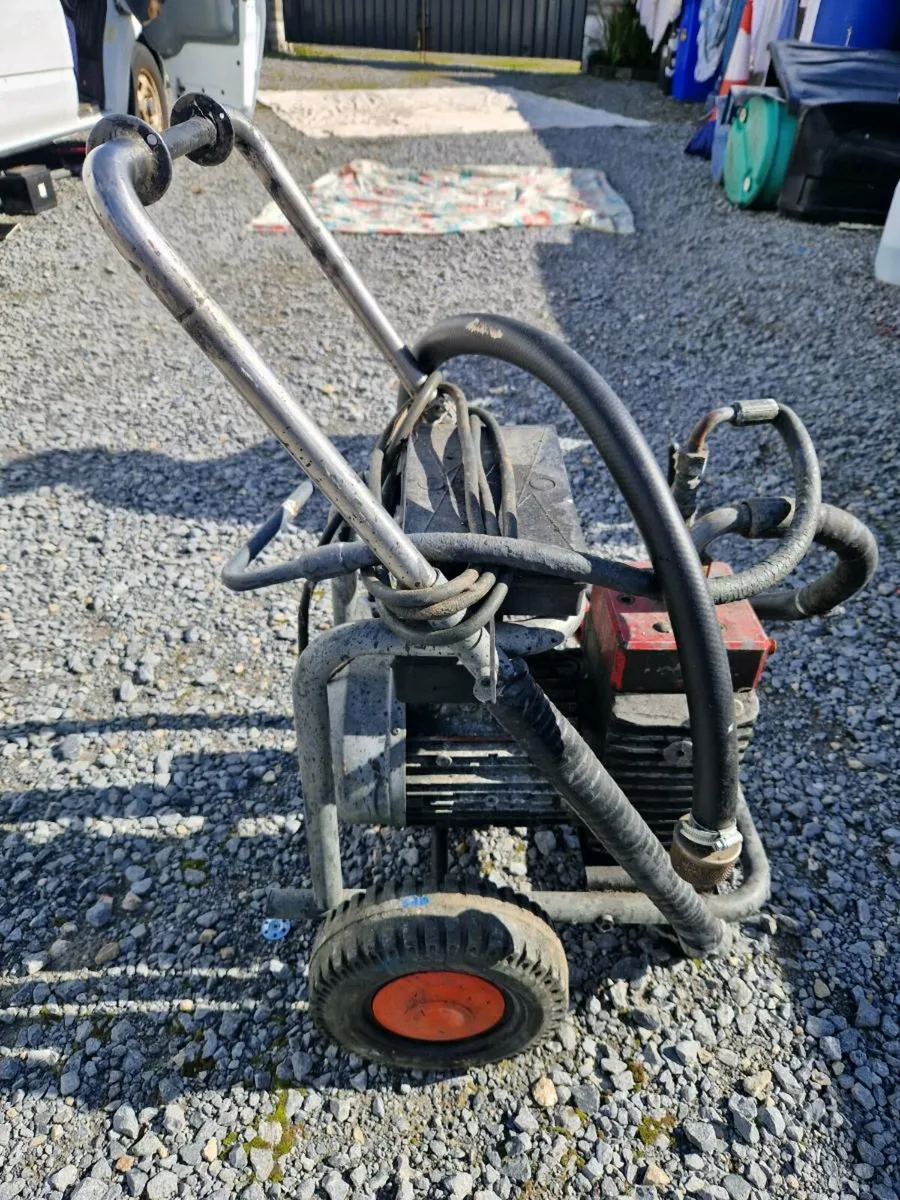 Paint sprayer - Image 2