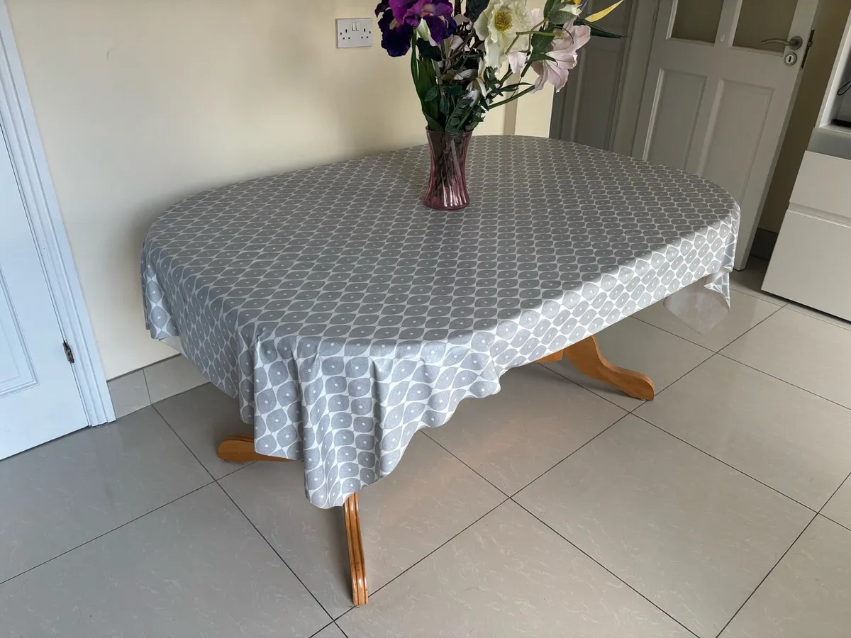 Dining table - Image 1