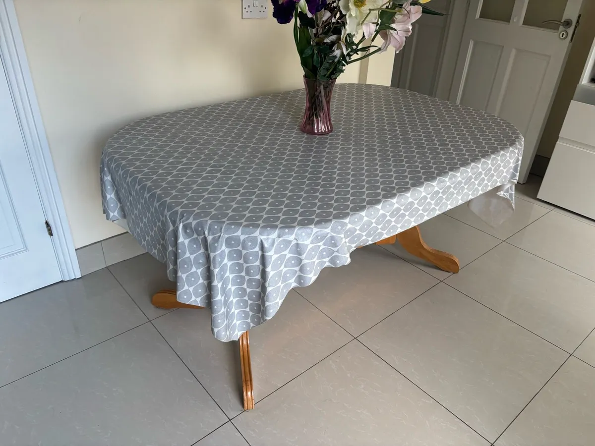 Dining table - Image 2