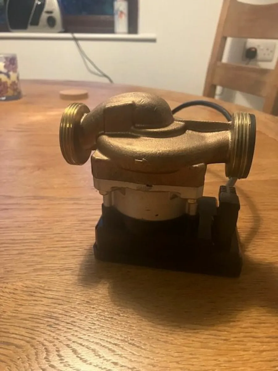 TUCSON BRONZE BODY CIRCULATING PUMP - Image 1