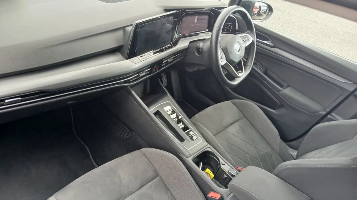 Volkswagen Golf Style 2.0 TDI 150HP DSG 2.0 TDI 1 - Image 3