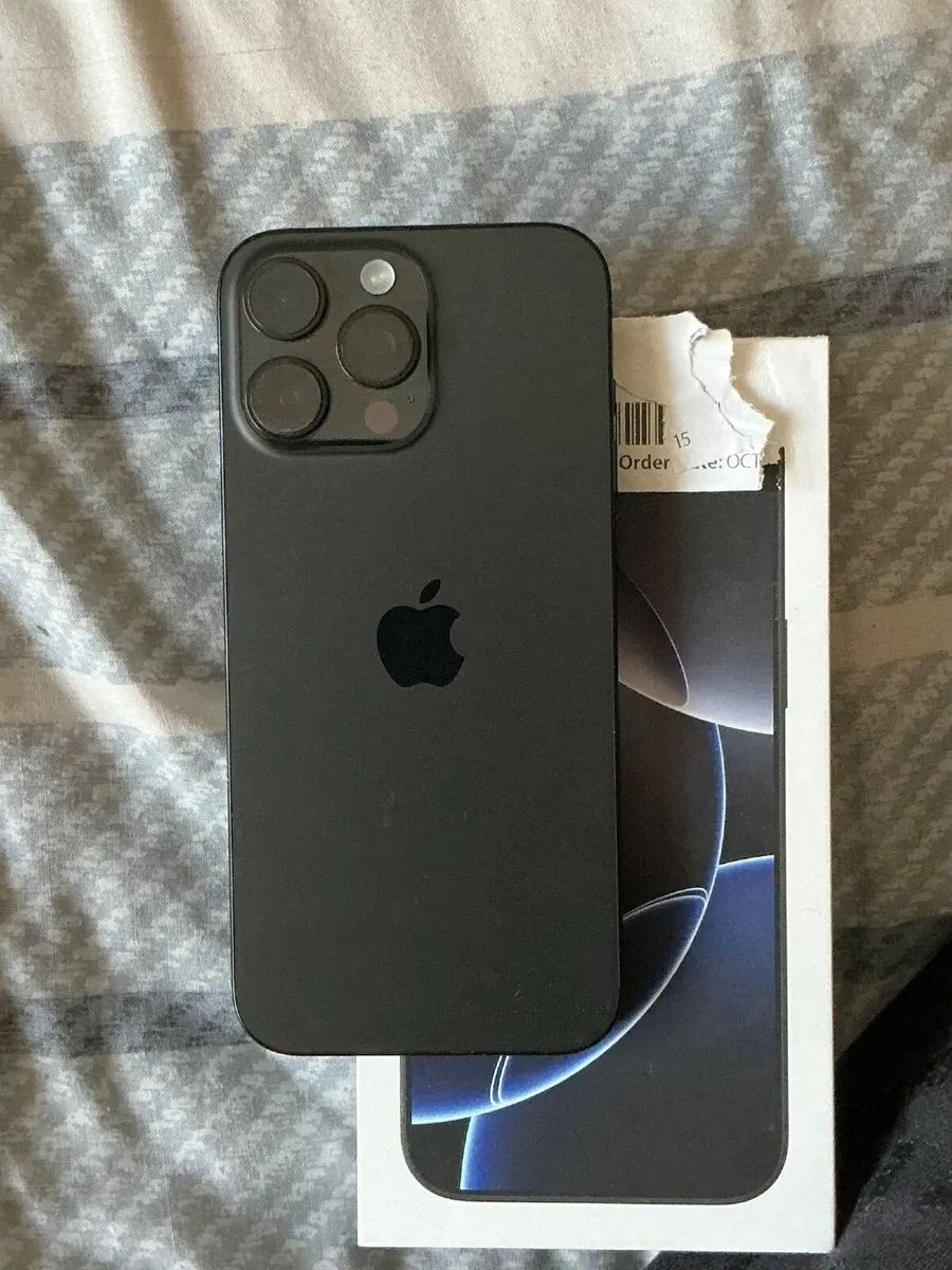 iPhone 16 Pro Max - Image 2