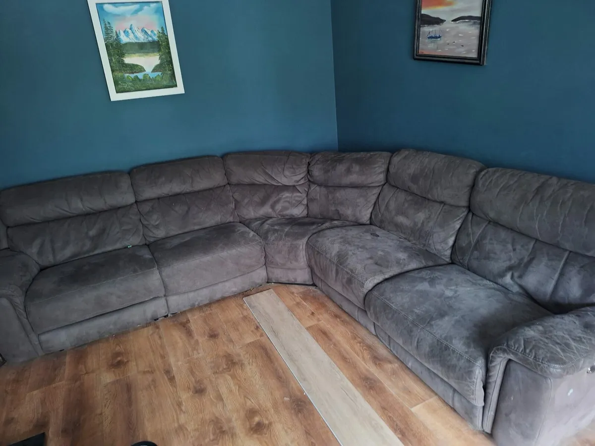 Corner couch - Image 3