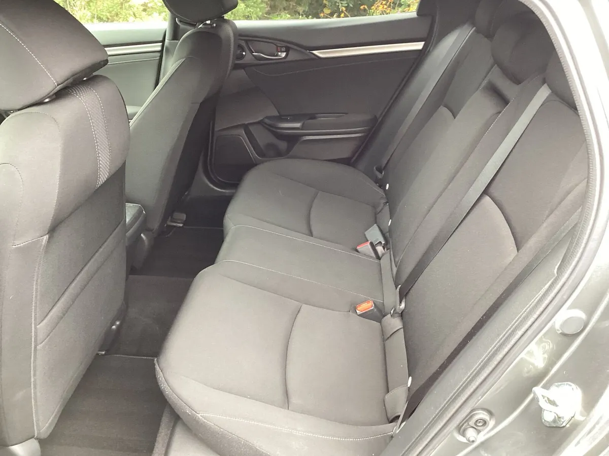 Honda Civic 2021 - Image 2