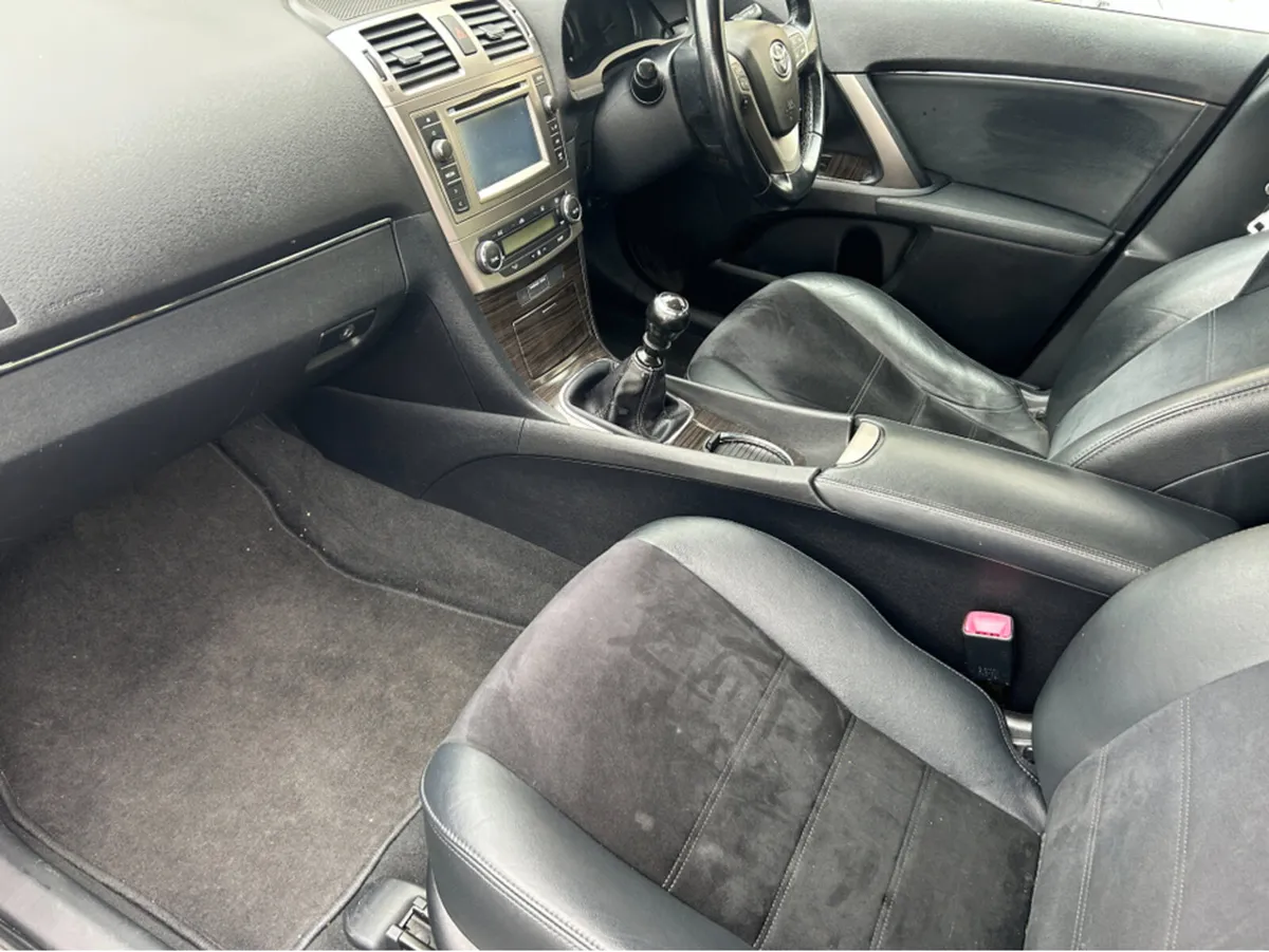 Toyota Avensis 2.0 D-4D LUNA ONLY 140000KLMS//ORIG - Image 4