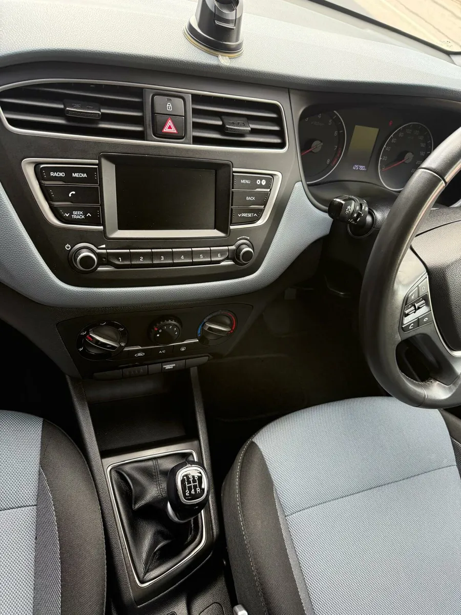 I20 Hyundai - Image 4