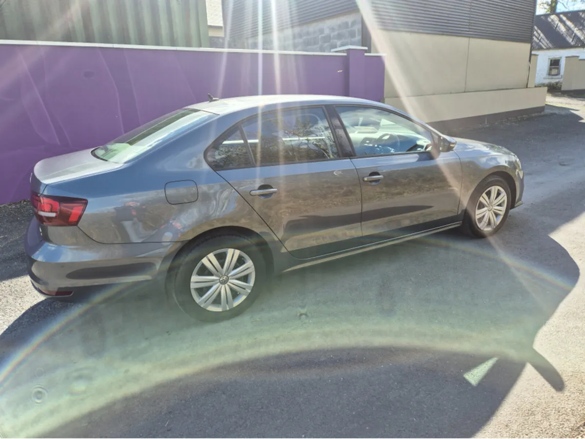 Volkswagen Jetta TRENDLINE 1.2 TSI MANUAL 6SPEED F - Image 2