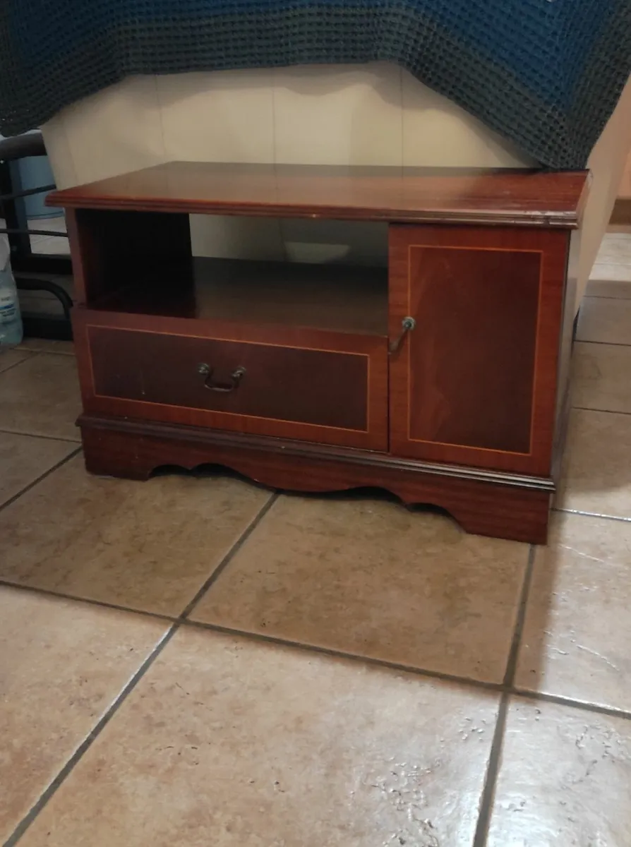 Cabinet - Image 1