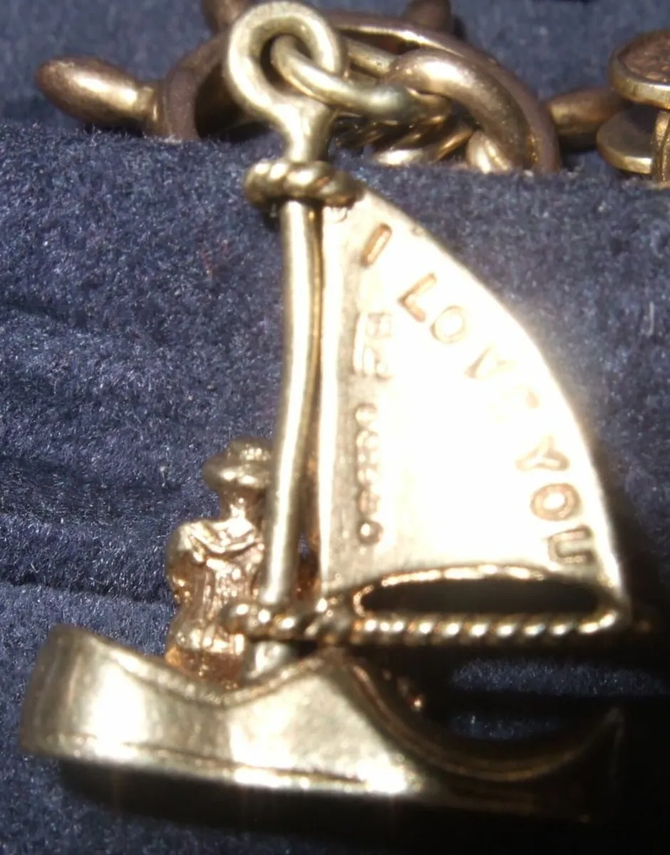 Vintage Hallmarked 9ct Gold 'Yacht' Charm - Image 4