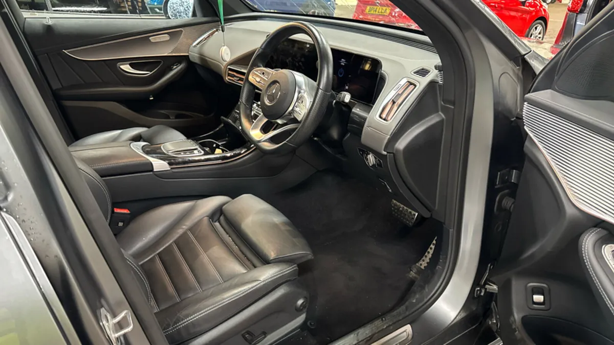 MERCEDES-BENZ EQC 400 AMG LINE PREMIUM 4MATIC - Image 2