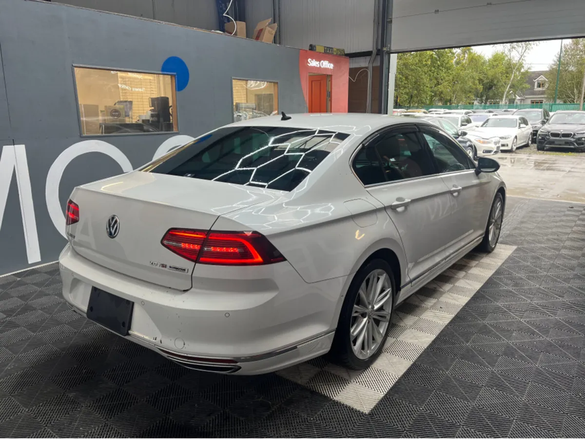 Volkswagen Passat 2017 VOLKSWAGEN PASSAT 2.0 TSI R - Image 2