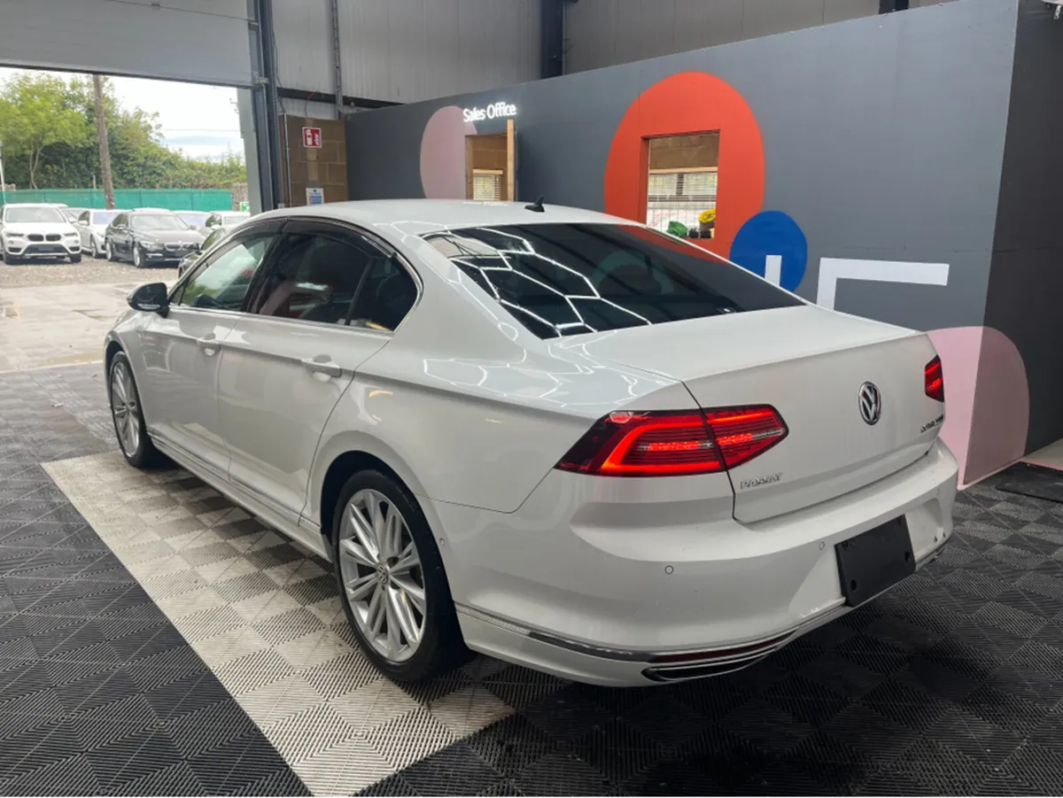 Volkswagen Passat 2017 VOLKSWAGEN PASSAT 2.0 TSI R - Image 4