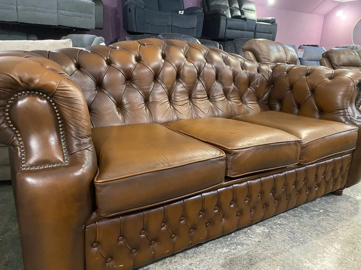 Stunning chesterfield 3 seater brown leather sofa - Image 1