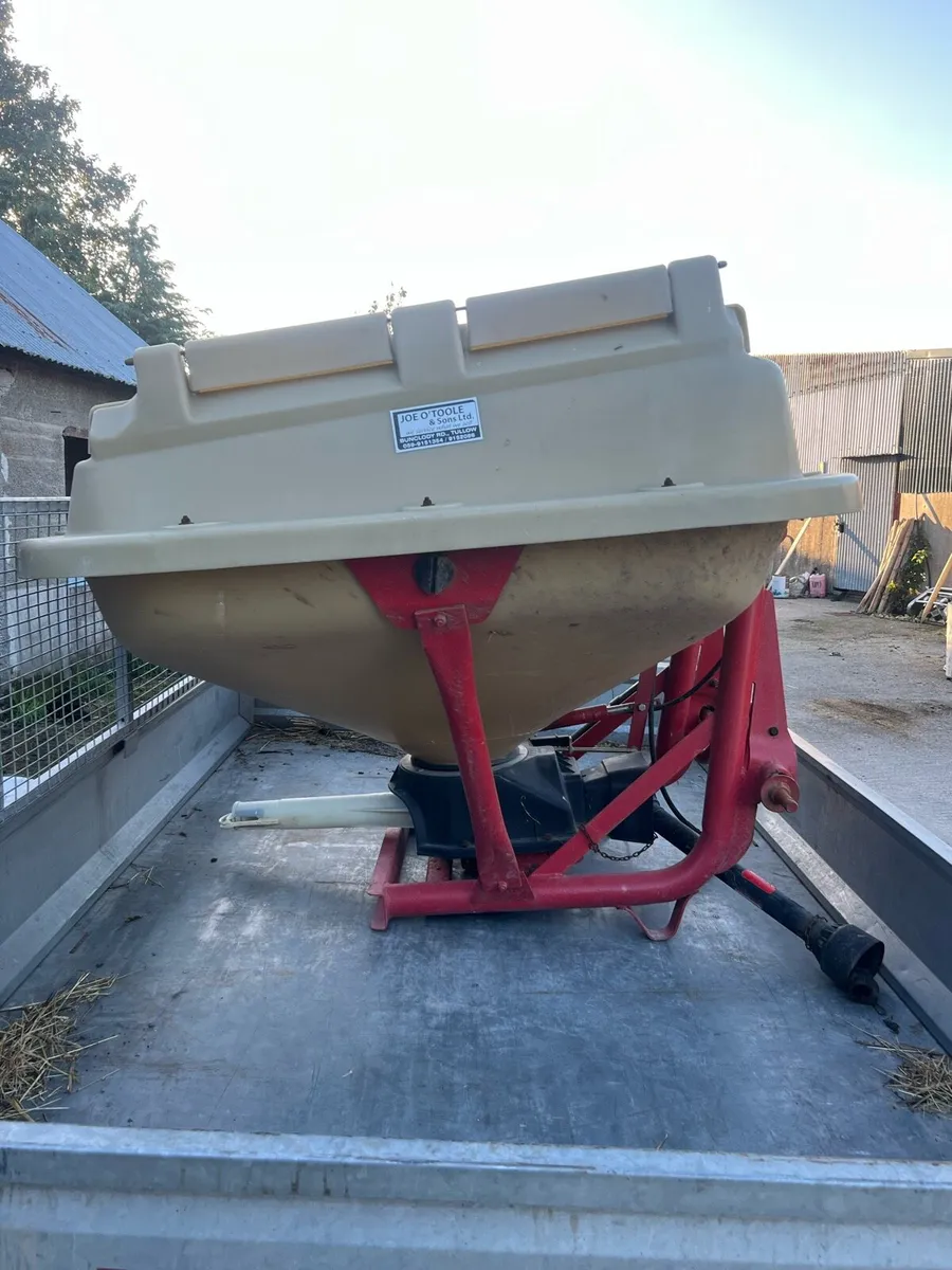 Fertiliser spreader - Image 2