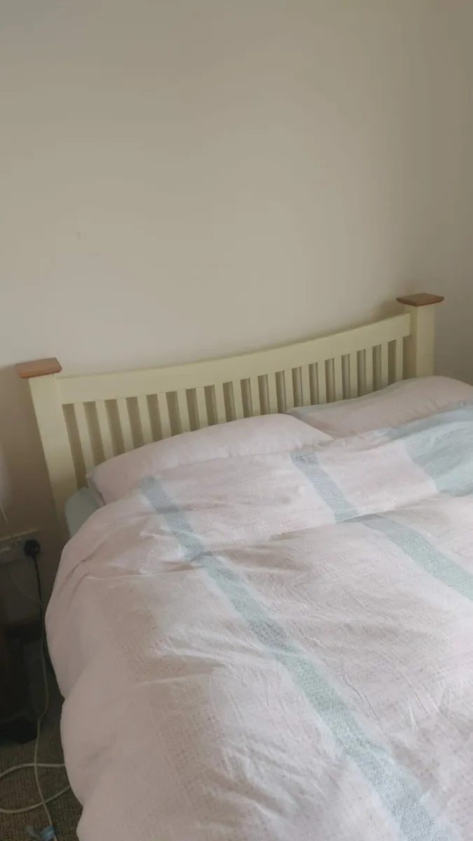 Bed - Image 1