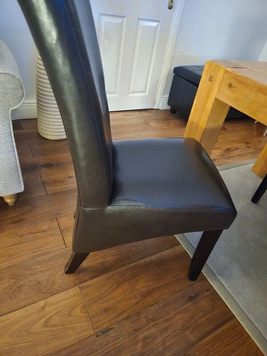 Solid Oak dining table and chairs - Image 2