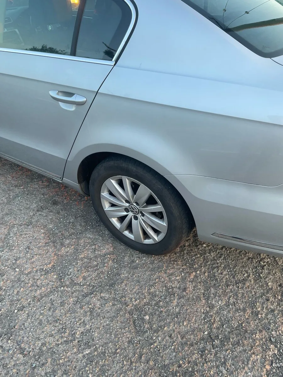 Volkswagen Passat - Image 3