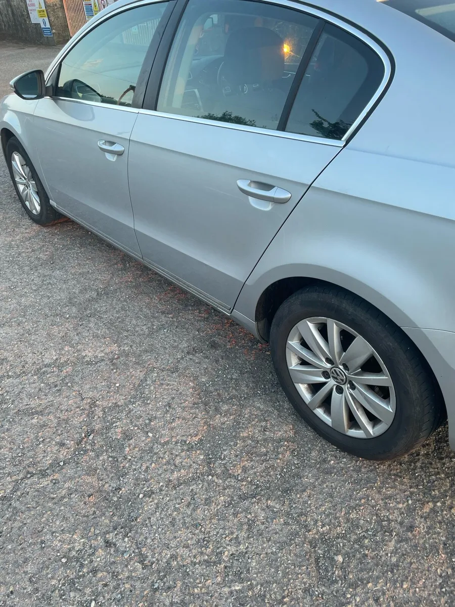 Volkswagen Passat - Image 4