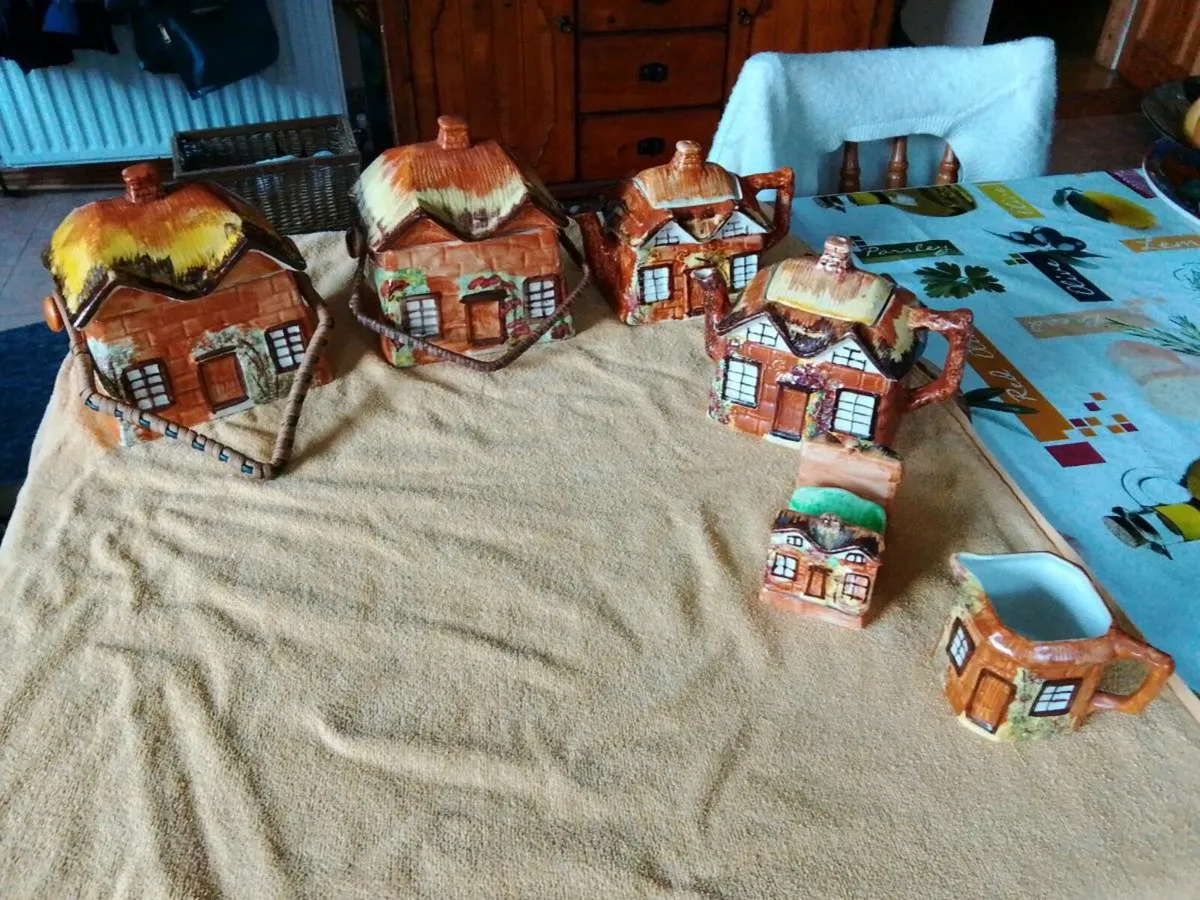 Country cottage ware - Image 1