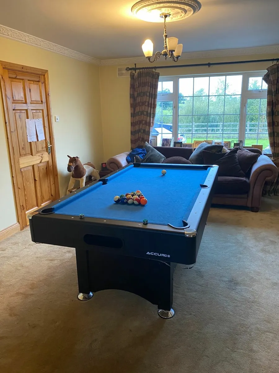 Pool table - Image 2