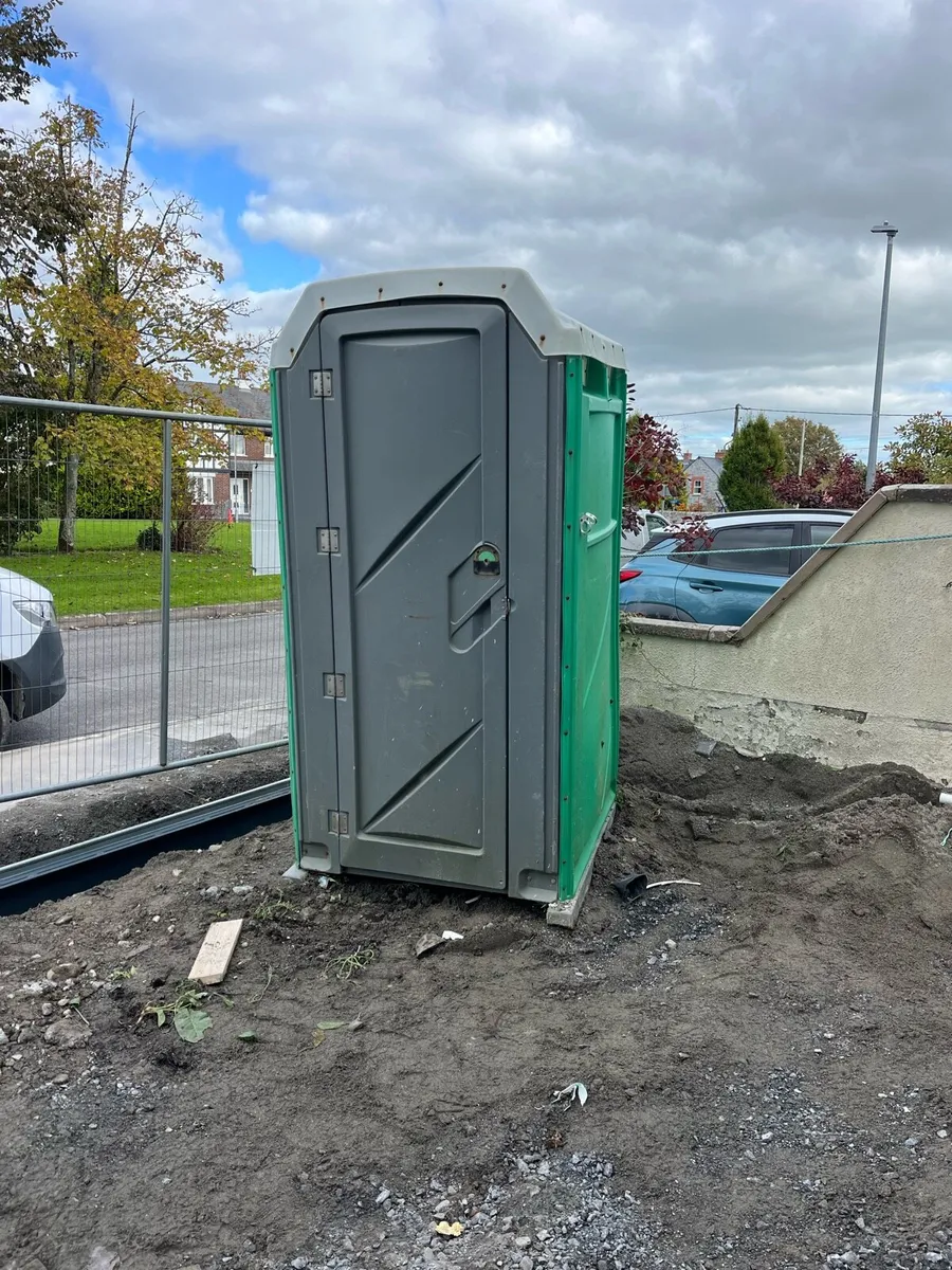 Chemical toilet - Image 1