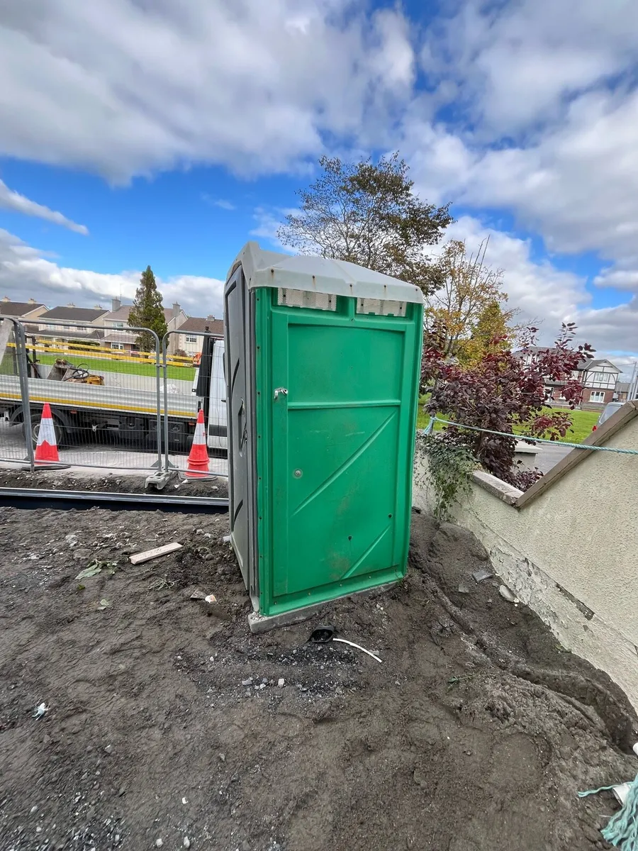 Chemical toilet - Image 3
