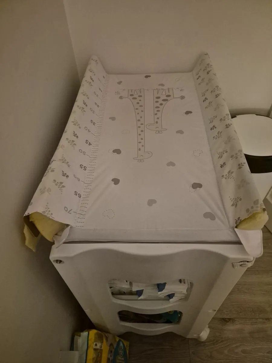 Baby changing unit - Image 1
