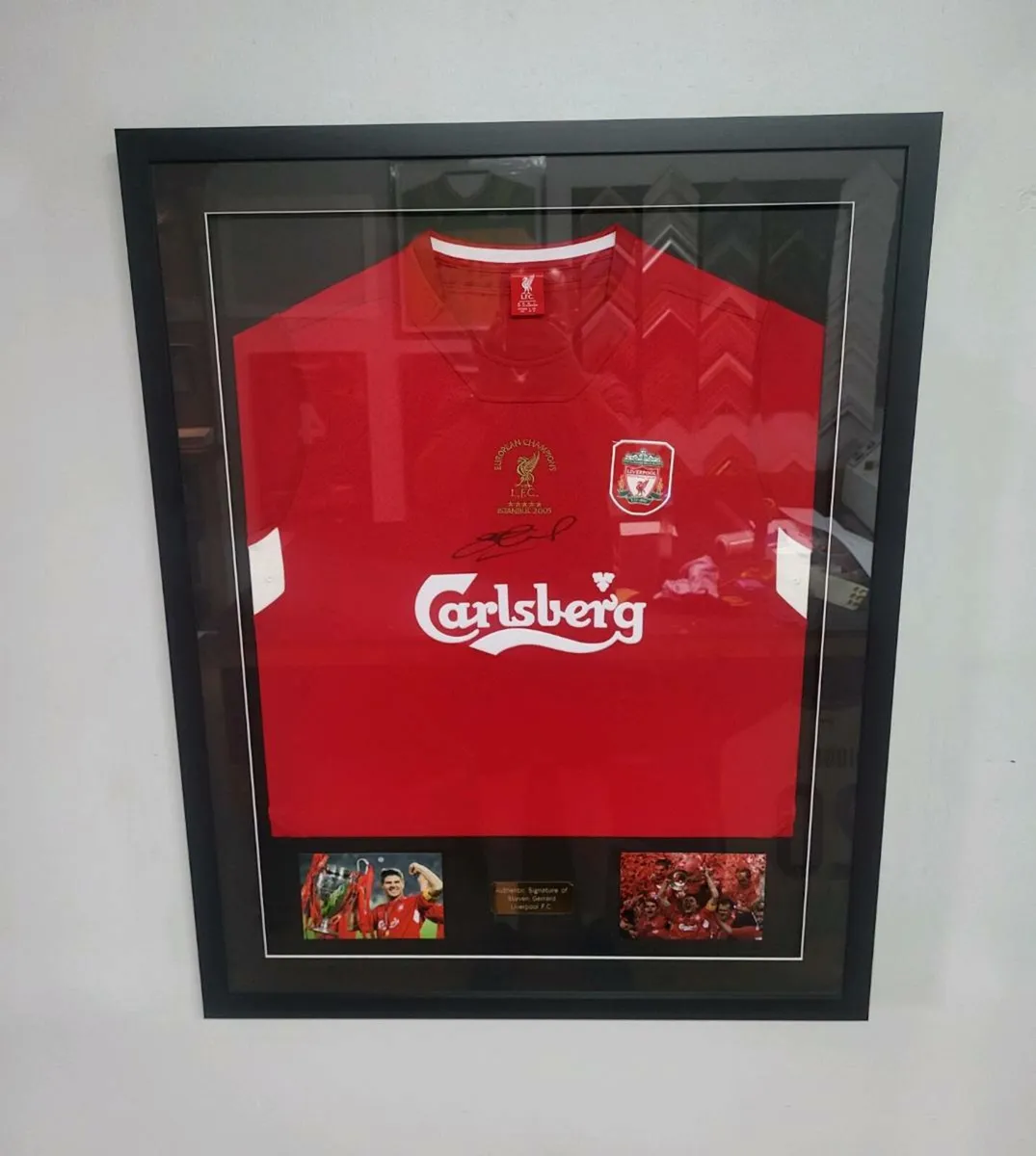 Framed Steven Gerrard signed Liverpool shirt - Image 2
