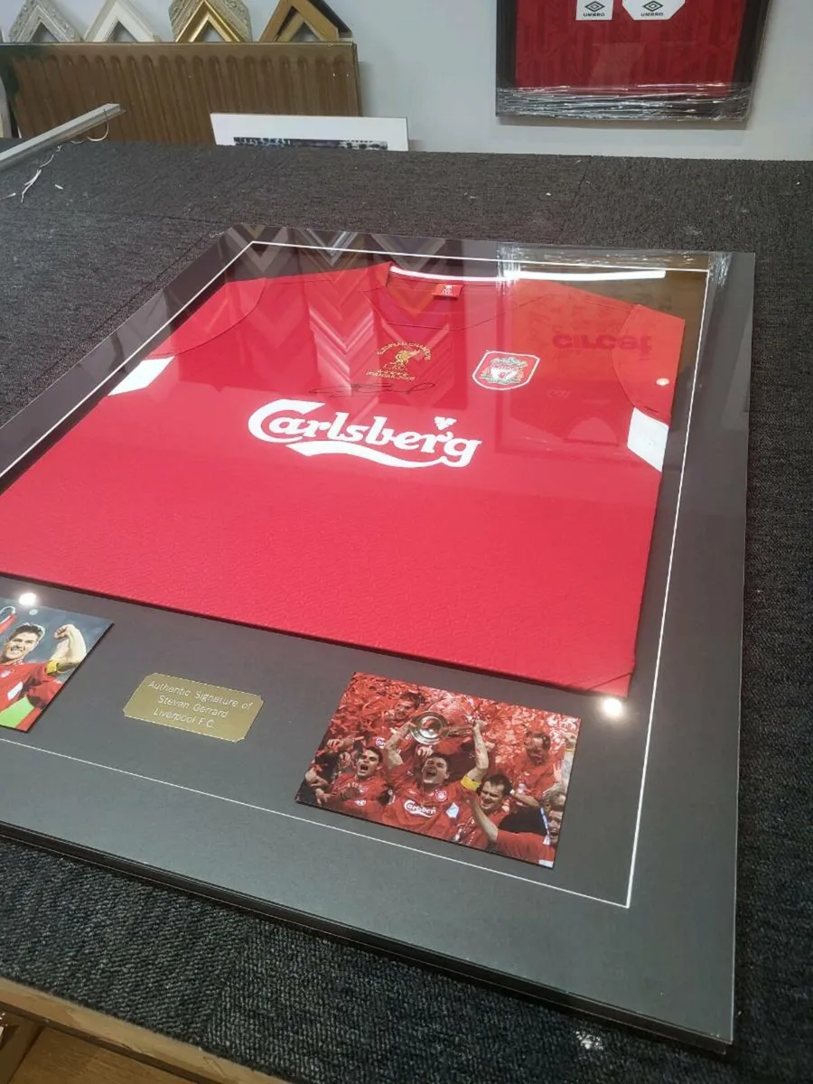 Framed Steven Gerrard signed Liverpool shirt - Image 3
