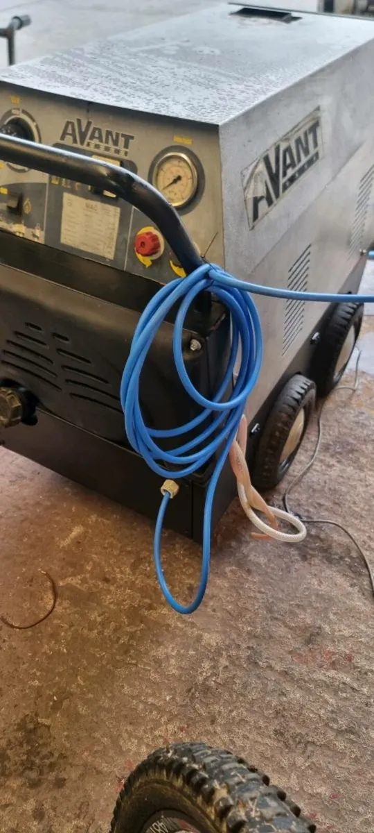 Hot powerwasher - Image 1