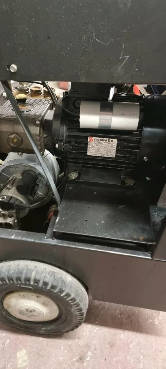 Hot powerwasher - Image 4