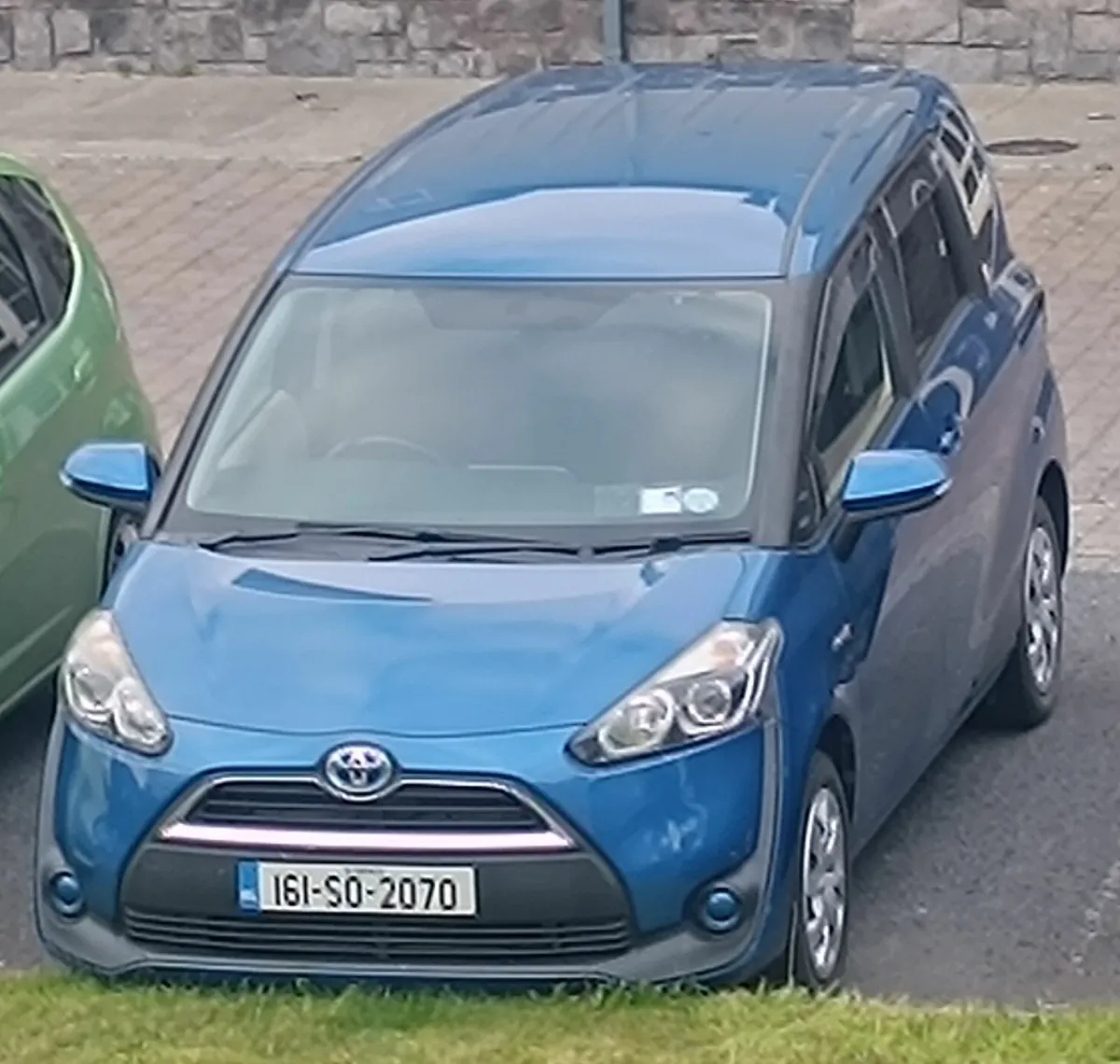 Toyota Sienta 2016, hybrid automatic, 7 seater - Image 1